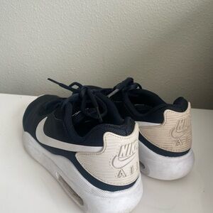 Nike air max oketo men 7 Navy and White Sneakers